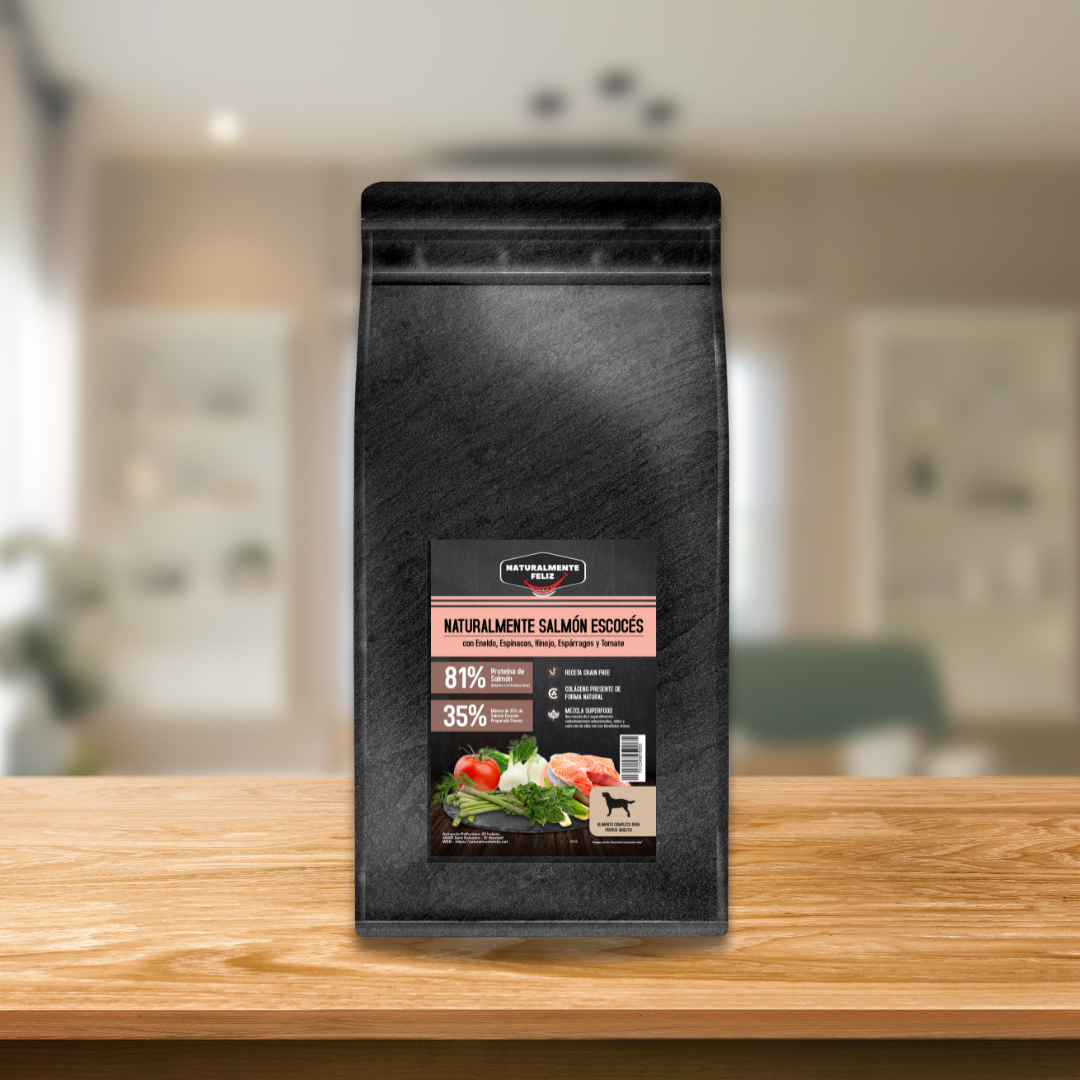 Pienso Grain Free perro mediano grande Salmón Escocés con eneldo, espinacas, hinojo, espárragos y tomate Naturalmente Feliz Bolsa zip