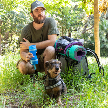 Botella con Depósito de Agua y Comida 2 en 1 – La Solución Inteligente para Paseos y Aventuras